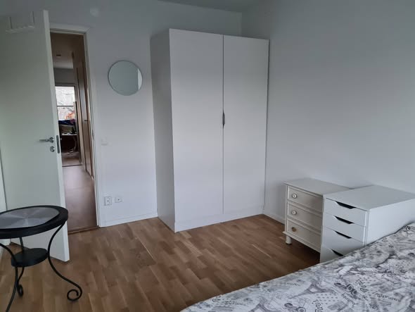 Сдам комнату в 3 комн квартире одному